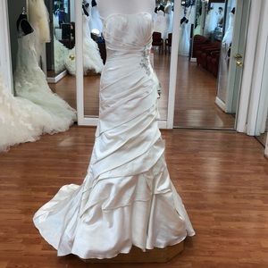 Ivory wedding dress with rhinestone, faux pearls